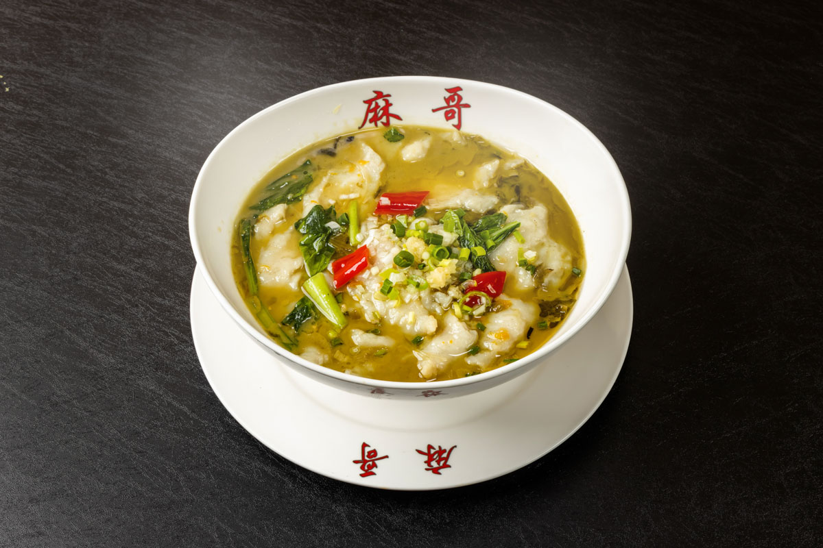 麻哥白身魚の唐辛子酸菜煮込み